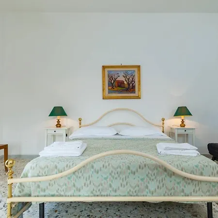 Spacious In With Mountain View