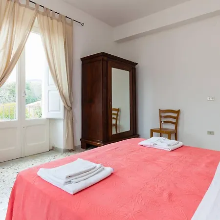 Spacious In With Mountain View