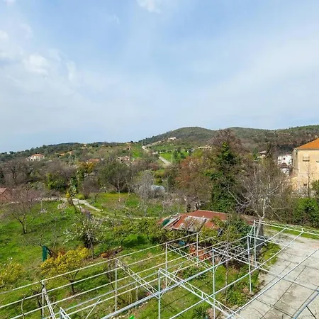 Spacious In With Mountain View Ceraso