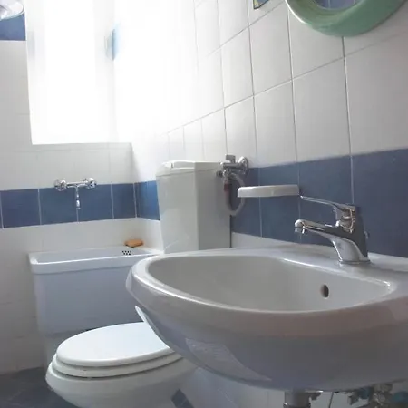Spacious In With Mountain View Apartment