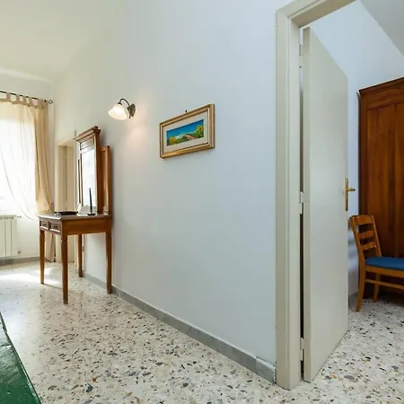Spacious In With Mountain View
