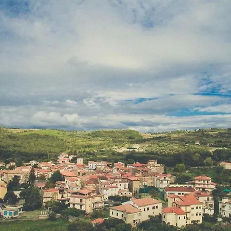 Spacious In With Mountain View